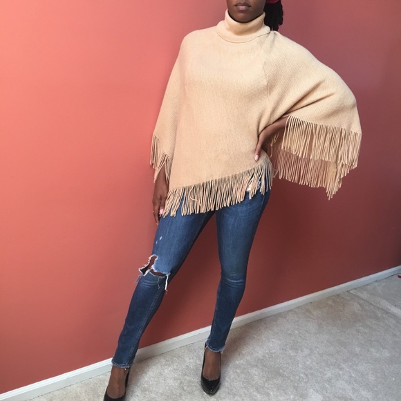 folio Tops - Fringed poncho